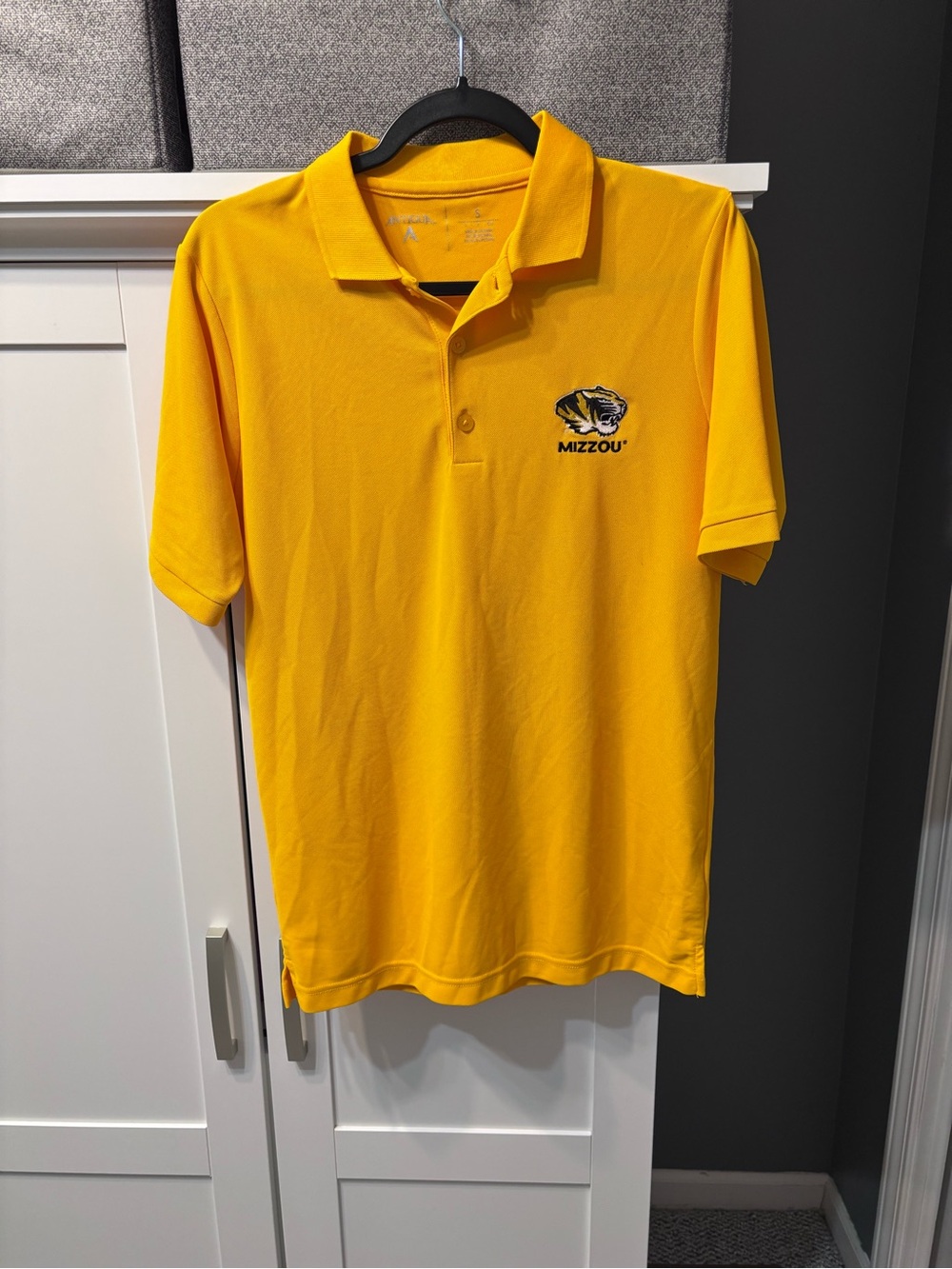 Mizzou Tigers Antigua Gold Polo Shirt Men's Small NWOT